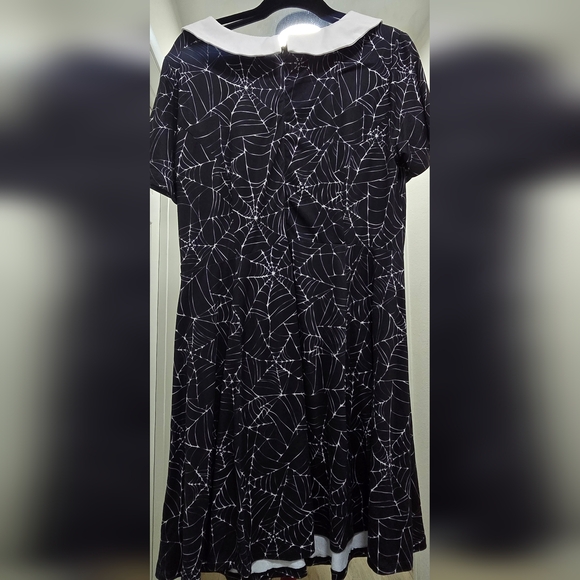 Spider Web Patterned Dress - Picture 3 of 3